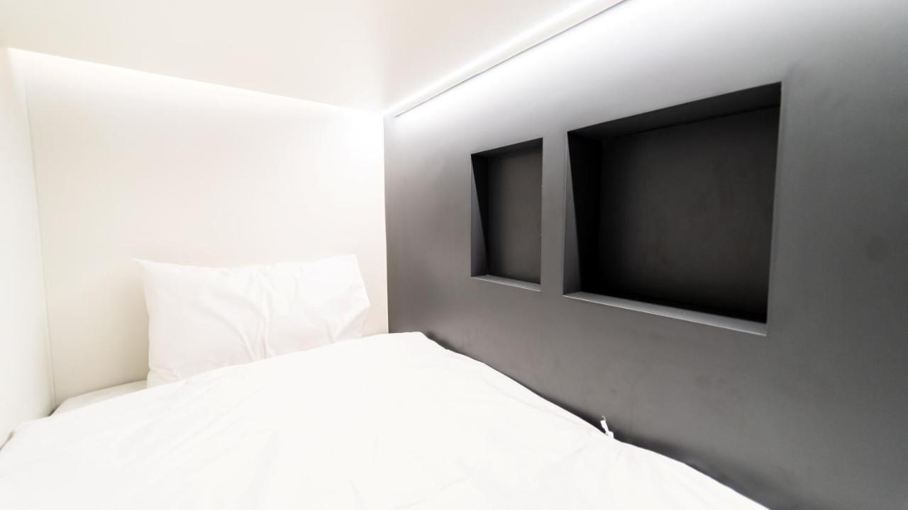 Pier 808 Hostel Бангкок Экстерьер фото